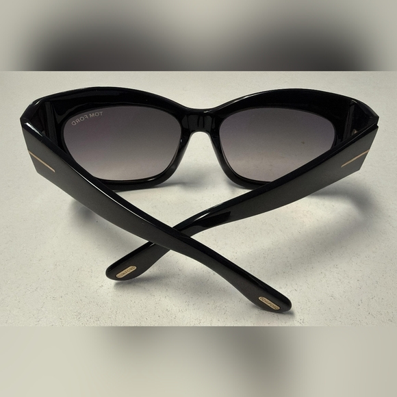 NWT, TOM FORD FT1065, Woman's Sunglasses, Size : 55X0X0 - Picture 6 of 9